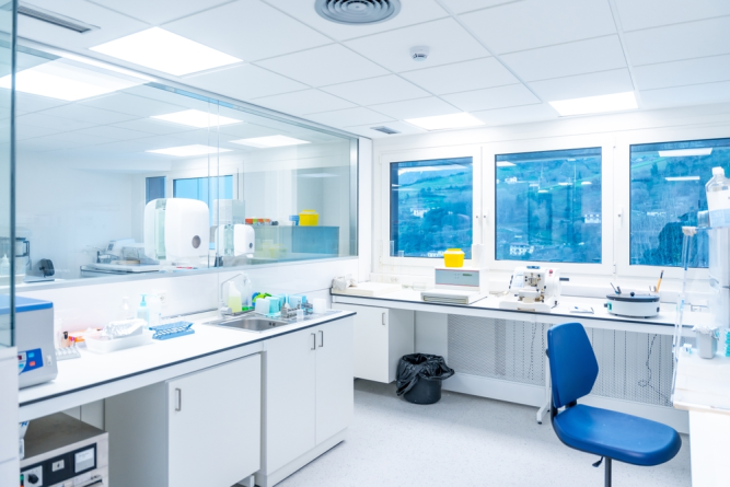 Modern science lab stocked with equipment from E Dispositions
